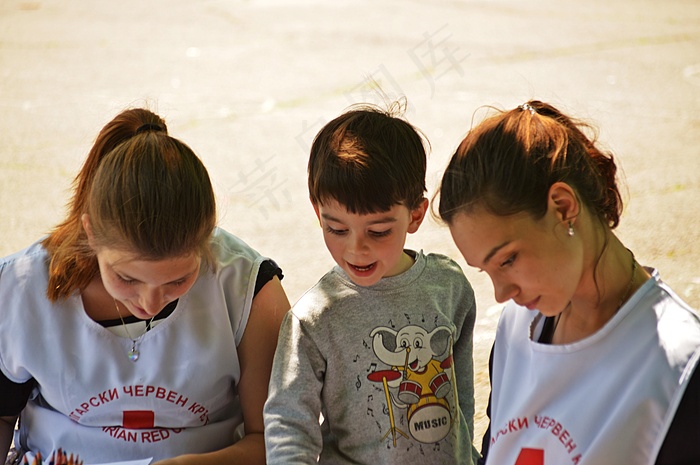 儿童，青年，沟通，关怀，情感，男孩