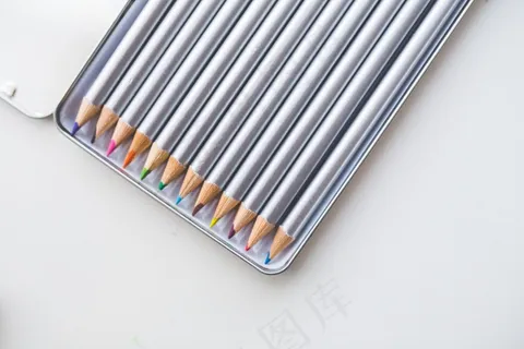 彩色的铅笔，铅笔，蜡笔，蜡笔