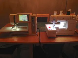 台灯,桌子,餐桌,椅子,板式办公家具,缝纫机