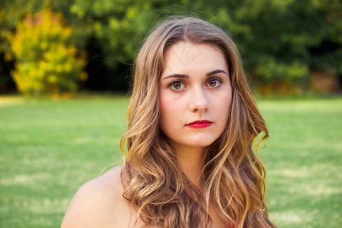 女孩，金发，红红的嘴唇，漂亮，自然，庄严