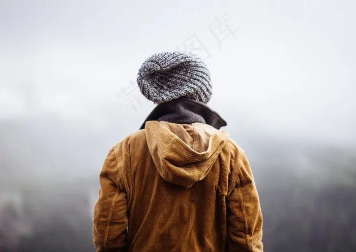 meteora,人物特写,头巾,手编帽,美女,看着雾在山的针织帽的男人