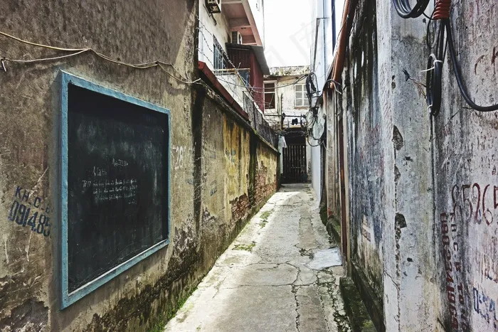 在旧城的狭窄街道