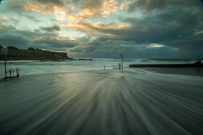 Clovelly，悉尼，澳大利亚，海洋，波浪，岩石