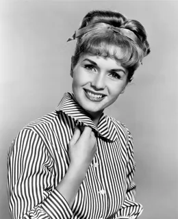 黛比·雷诺兹（Debbie Reynolds），女演员，歌手，舞蹈演员，艺人