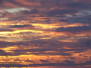 颜色，日S，云，天空