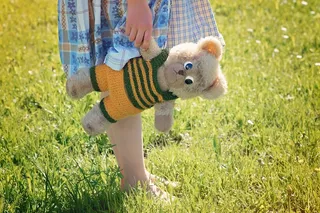 女孩，儿童，泰迪熊，泰迪，玩具，草地，出