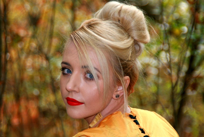 女孩，叶子，秋季，黄色，肖像，蓝眼睛