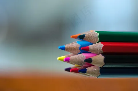 铅笔,水彩笔,蜡笔,玩具,吸顶灯,彩色铅笔的近似 铅笔,水彩笔,蜡笔,玩具,吸顶灯,彩色铅笔的近似