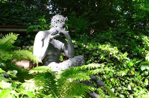 雕塑，神话人物，绿色人物