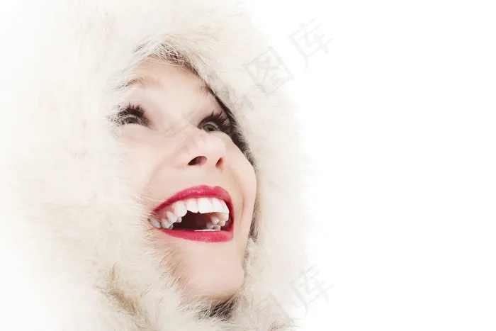人物特写,美女,披肩,头发,眼睛,工作室拍摄的微笑的女人在毛皮帽子