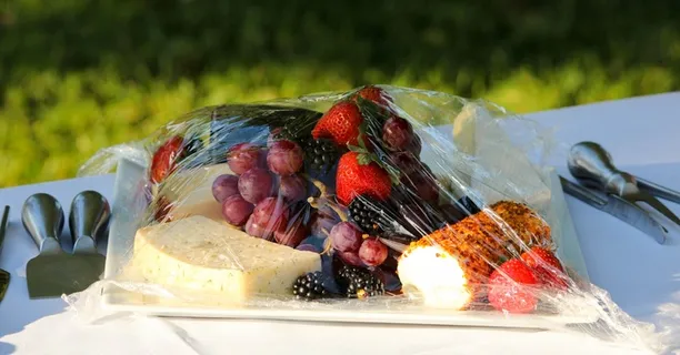 水果,奶酪,玻璃纸,葡萄,草莓 水果,奶酪,玻璃纸,葡萄,草莓