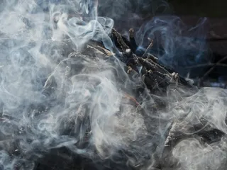 羽，烟，飘烟，成团的烟，火