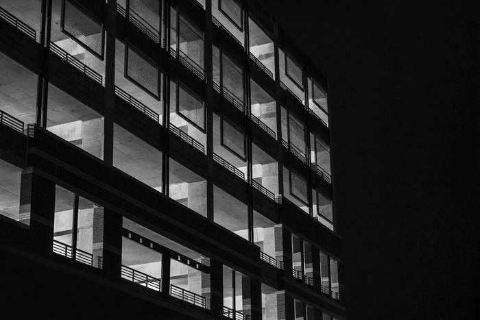 窗户,建筑,窗,城市街道,建筑照明,黑色和白色的夜晚大厦房子