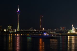 电视塔，杜塞尔多夫，莱茵河，夜，光