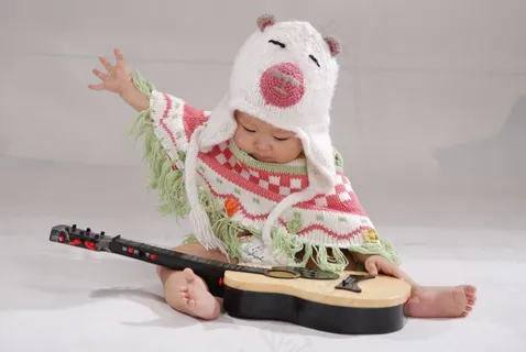 男婴在针织帽的肖像