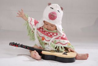 男婴在针织帽的肖像