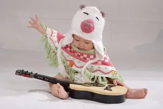 男婴在针织帽的肖像