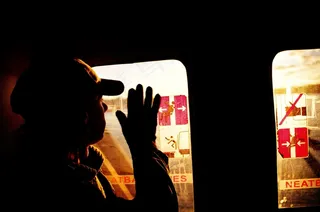 图像素材,屏幕截图,手机保护套,手,创意配件,火车窗外的光