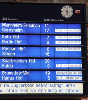 德国铁路（Deutsche Bahn），火车站，铁路罢工，大堂