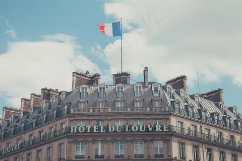 建筑,城市街道,巡洋舰,地毯,过山车,罗浮宫酒店和法国国旗的视图