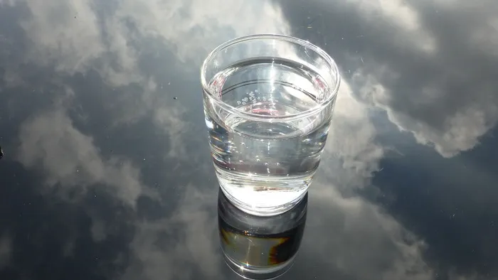 玻璃，水，天空，实时，反射