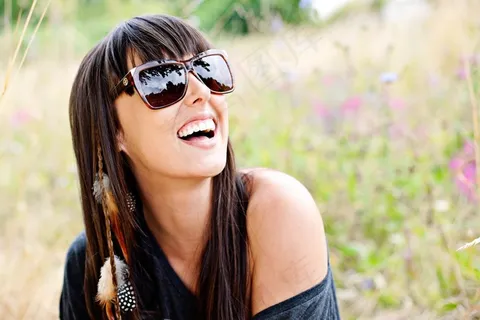 美女,女孩,太阳镜,墨镜,卡通动漫人物,眼镜在草地上的女人