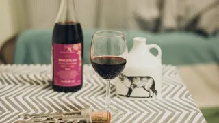 葡萄酒，博若莱红葡萄酒，玻璃