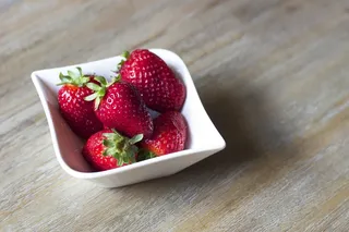 新鲜，草莓，浆果，红色，木，甜点，碗