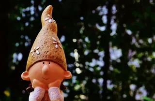 矮人在花园里的雕像