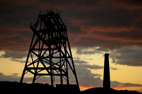 钻塔，烟囱，工厂，建筑，红色，天空