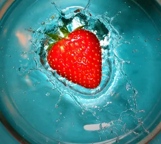 草莓，水，喷雾，水溅，水果