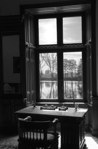 窗户，菱形，百叶窗，内阁，桌子，椅子