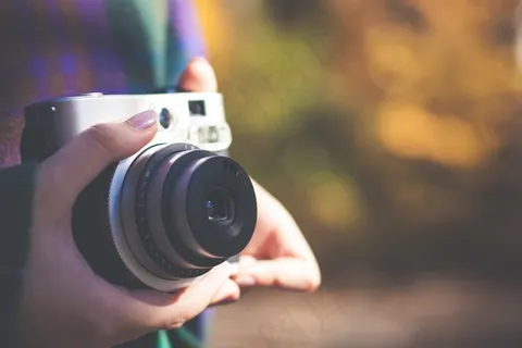 相机，镜头，摄影师，手，指甲油