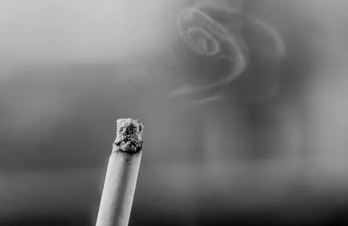 香烟,铅笔,打火机,比赛,甘蔗,BW燃烧的香烟 香烟,铅笔,打火机,比赛,甘蔗,BW燃烧的香烟