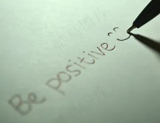 积极，积极，微笑，微笑，快乐，写作