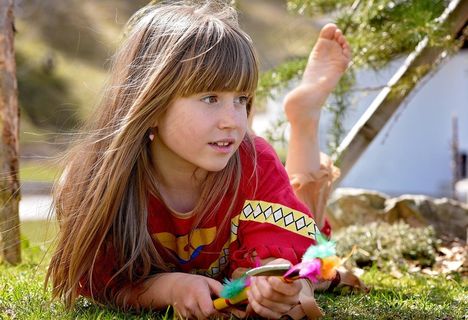 人类，儿童，女孩，脸，金发，长长的头发，印度