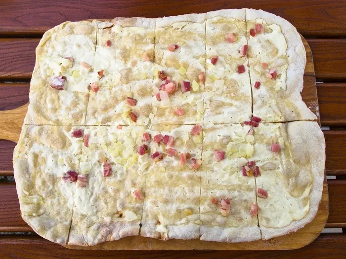 TarteFlambée，TarteFlambèe，阿尔萨斯，特色菜，普法尔茨州