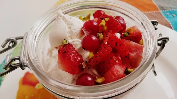 蛋白甜饼，水果，罐子，甜