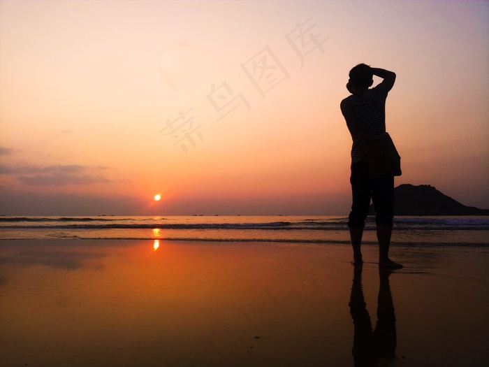 等待日落，越南海滩上的日落