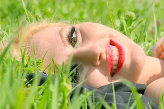 女孩，肖像，金色的头发，微笑，草，很好