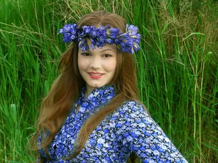 湖，池塘，花圈，鲜花，草，绿党，女孩