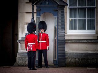 高帽,门洞,电话亭,民居,巷道,守卫镜子