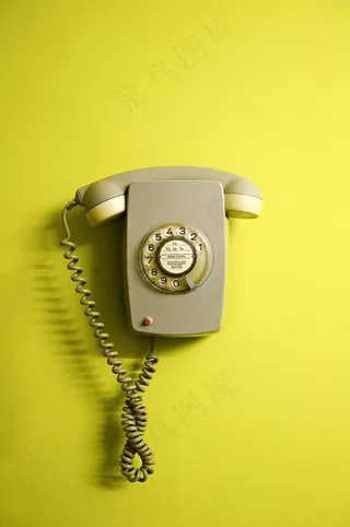 车钥匙,打火机,腰带,钥匙扣,钥匙串,挂墙电话