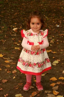 女孩，儿童，贝贝，叶子，黄色，裙子，快乐，娘娘腔