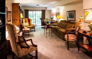 家庭房，客厅，外出地下室，书房