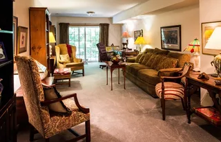 家庭房，客厅，外出地下室，书房