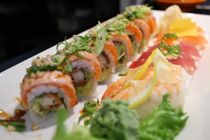 寿司，面包卷，日本料理，餐厅，美食