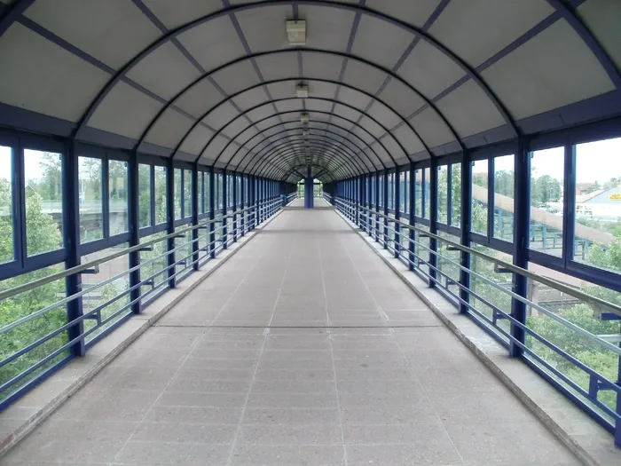 火车站，Neulussheim，行人，桥