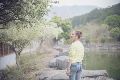 古巴，遥远的山丘，湖泊，女孩，愉快，春天