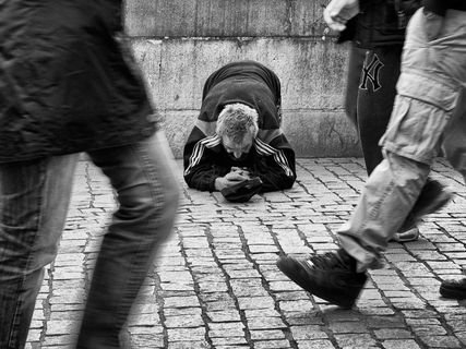 布拉格查理大桥的乞g